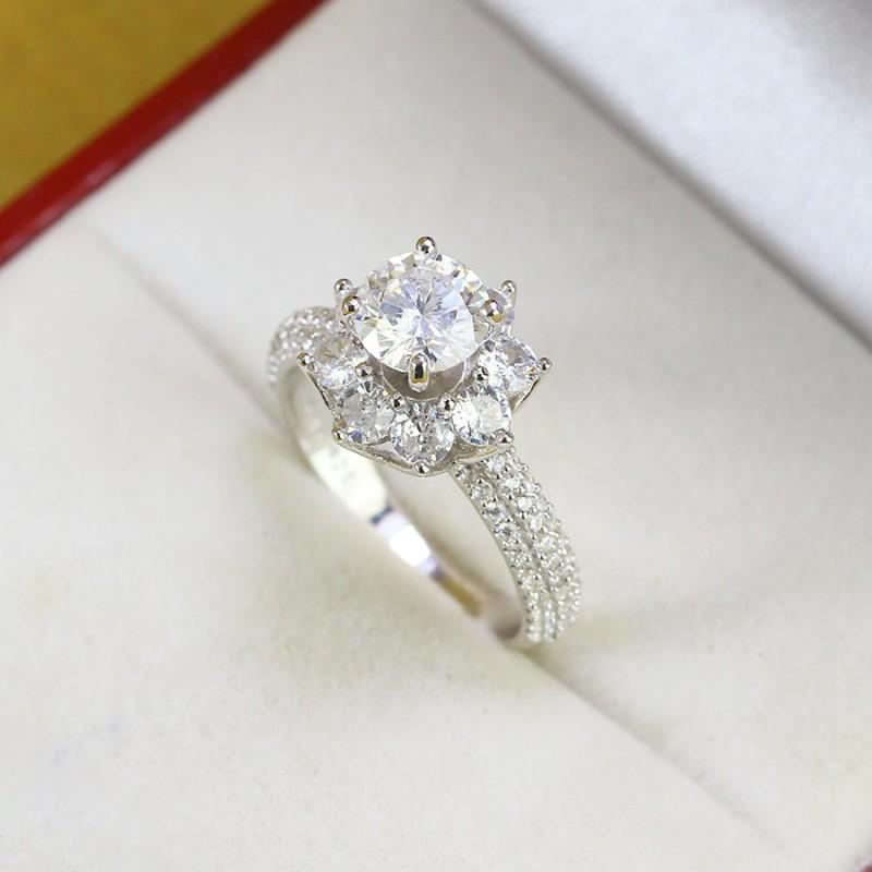 Nhẫn nữ hoa hồng đính kim cương Moissanite 6.5mm NNM0004